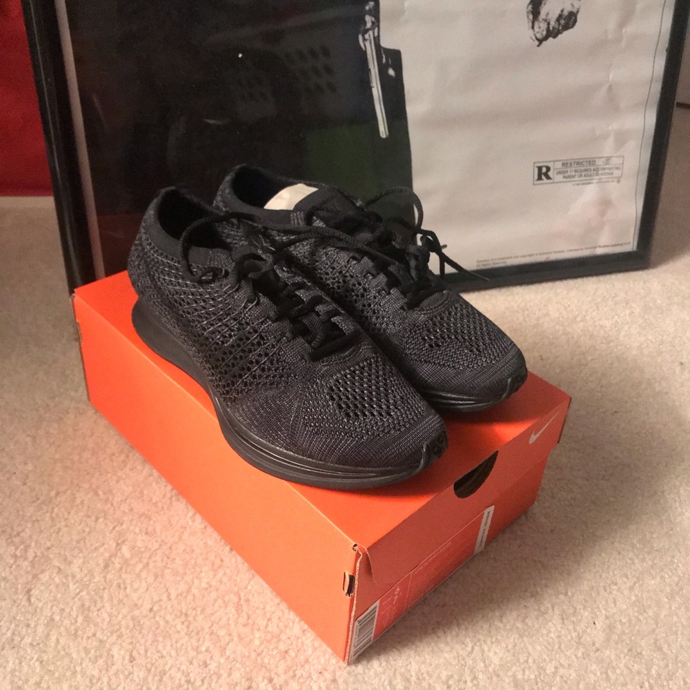 All black flyknit racer